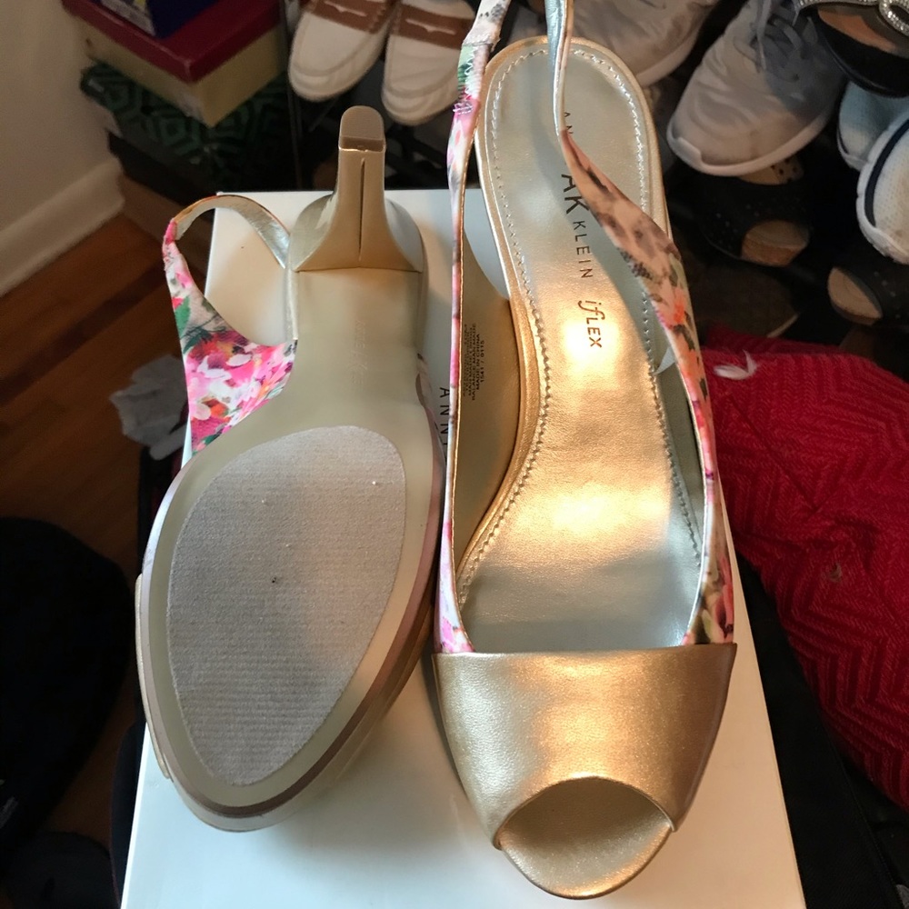 Shoes - Picture 7 of 16